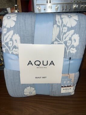 NWT Aqua Blue and White Floral Quilt Set- King